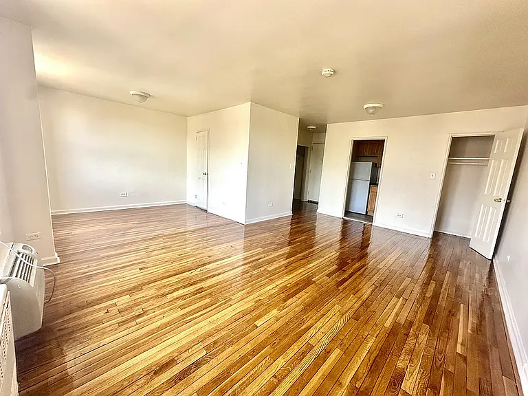 1902 Beverley Rd #5 — Photo 2