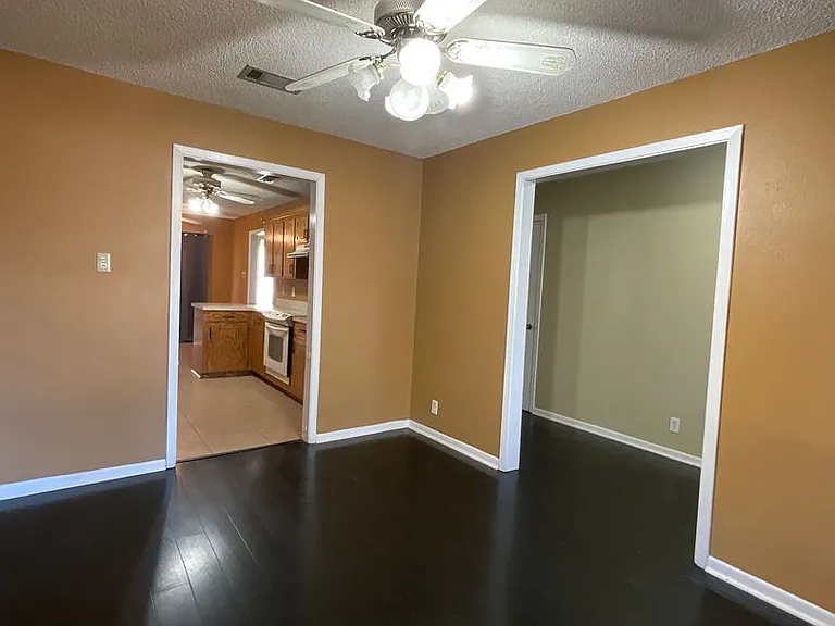 213 Old Oak Ln — Photo 6