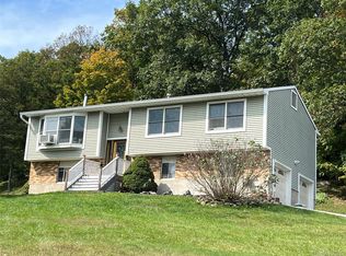 33 Park Hill Dr, Hopewell Junction, NY 12533