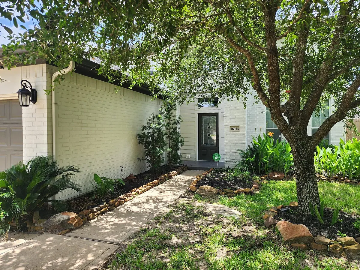 Building Photo - 16935 Jelly Park Stone Dr