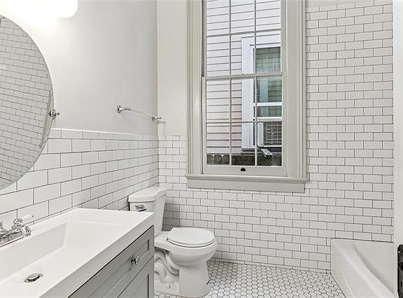 5th image of 2423 S Robertson St