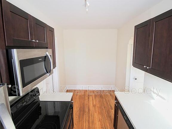 3rd image of 2241 California Ave APT 1S