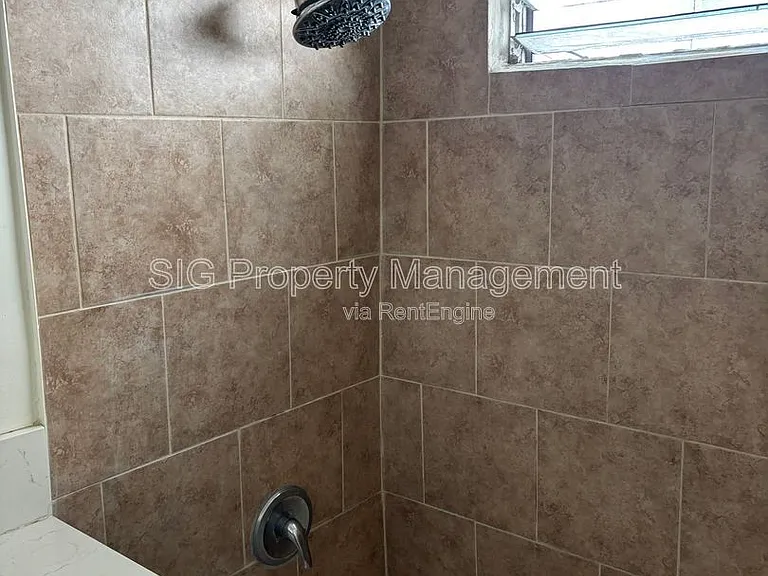 417 E Elmwood Ave #B — Photo 14