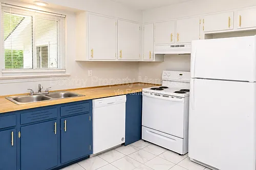 2027 Lee St Photo 1