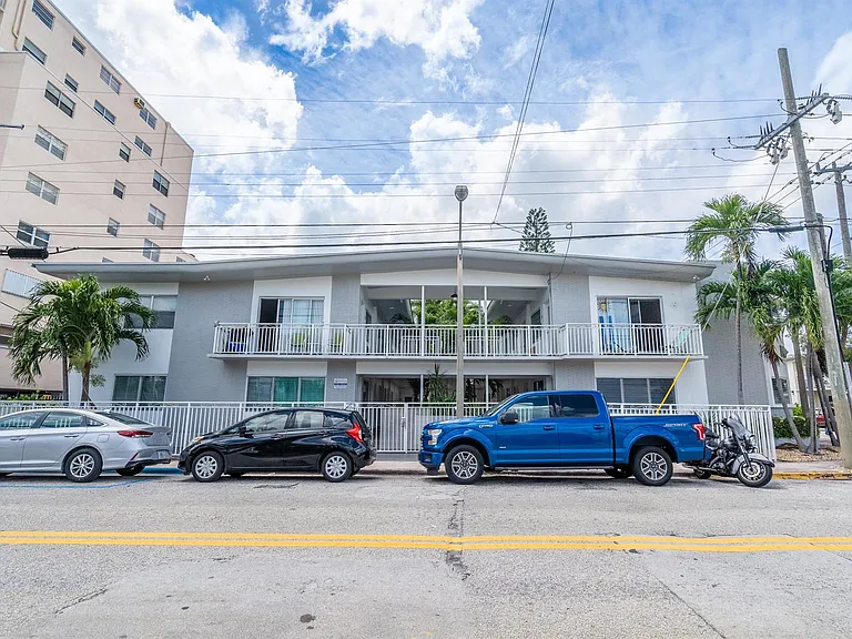 7640 Carlyle Ave #9B — Photo 2