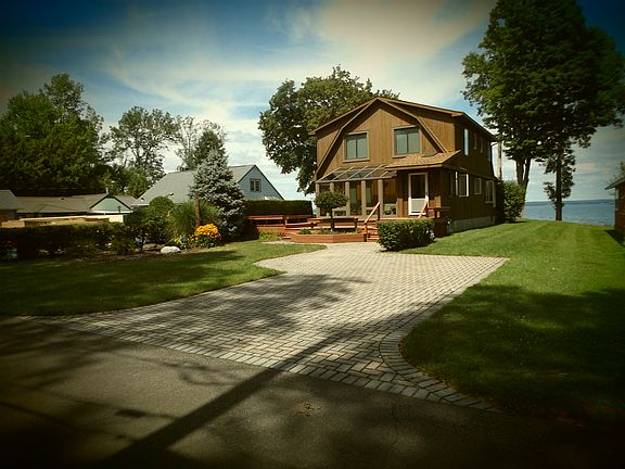Front yard view