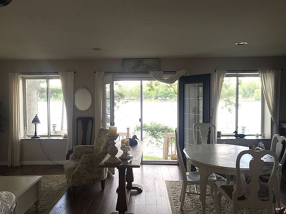 2nd image of 3693 Lakeview Dr
