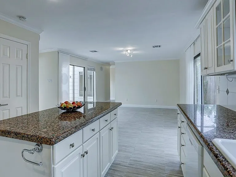 13819 Starhill Ct — Photo 6