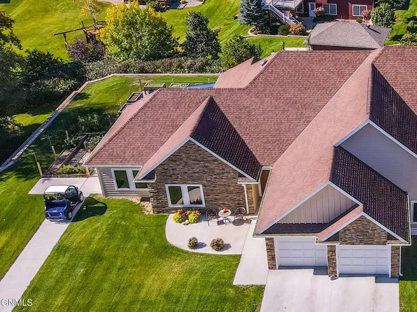 815 7th Ave NW, Valley City, ND 58072