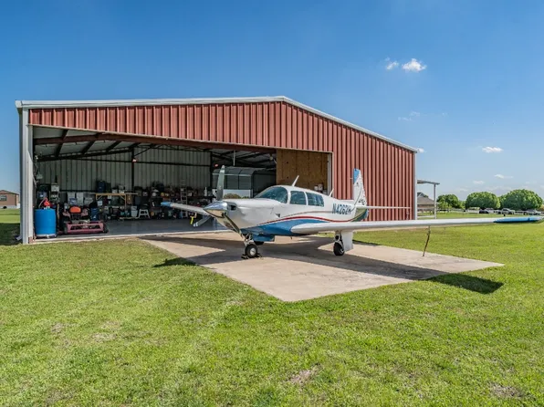 7911 Airfield Dr, Sanger, TX 76266