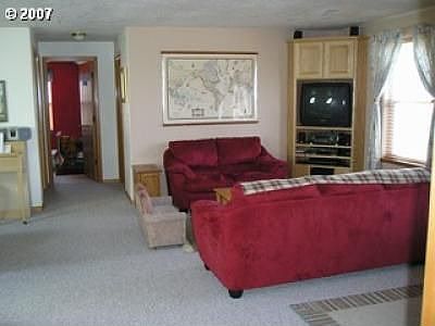 Family Rm, hall to bed/bth