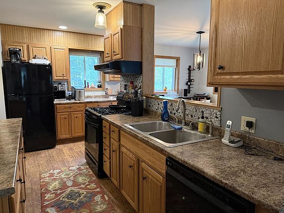 5th image of 70 Tamarack Street