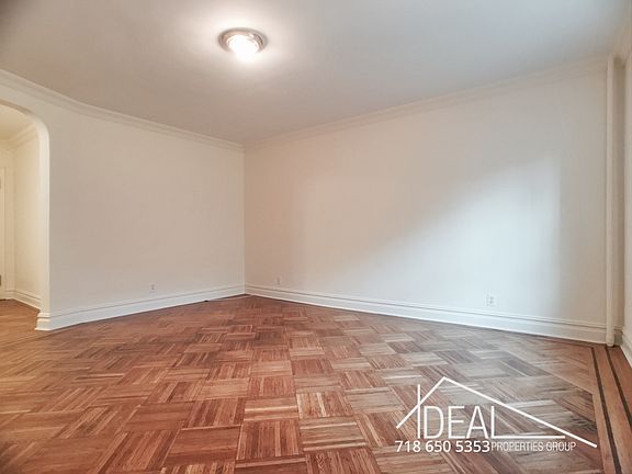 4th image of 214 Park Pl APT 1