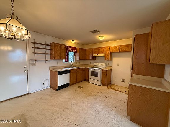 4th image of 100 ARROWHEAD Drive