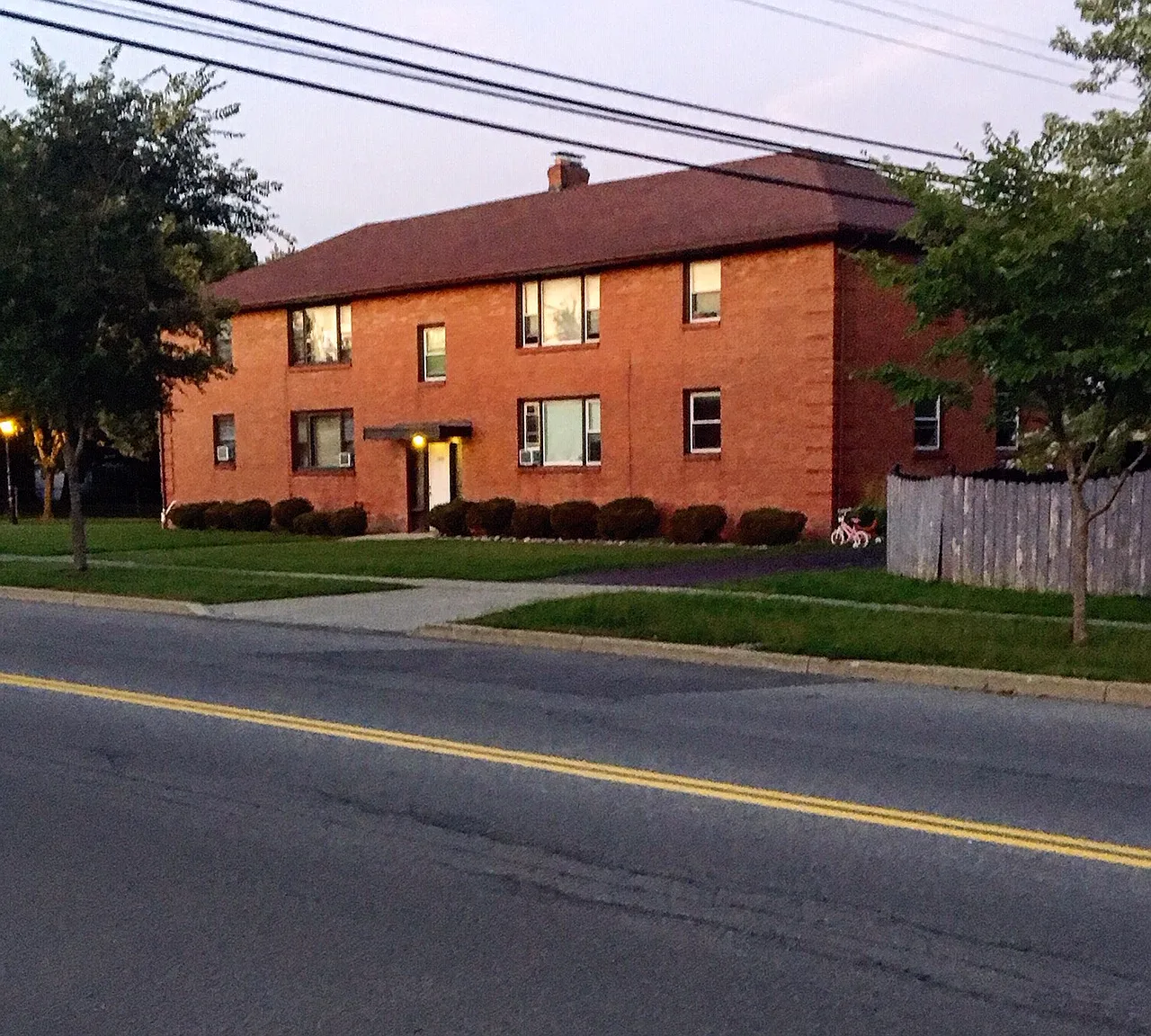 415 Moore Ave — Photo 1