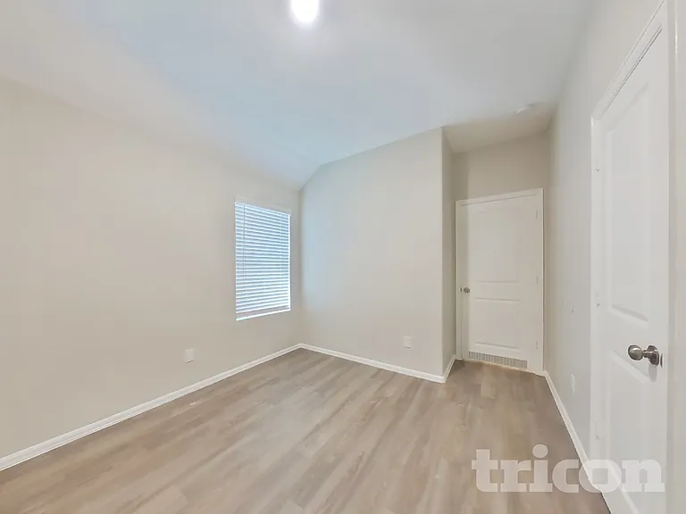 210 Pine Cavern Dr — Photo 10