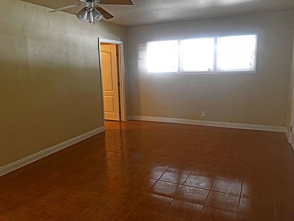 4th image of 1325 Wengert Ave