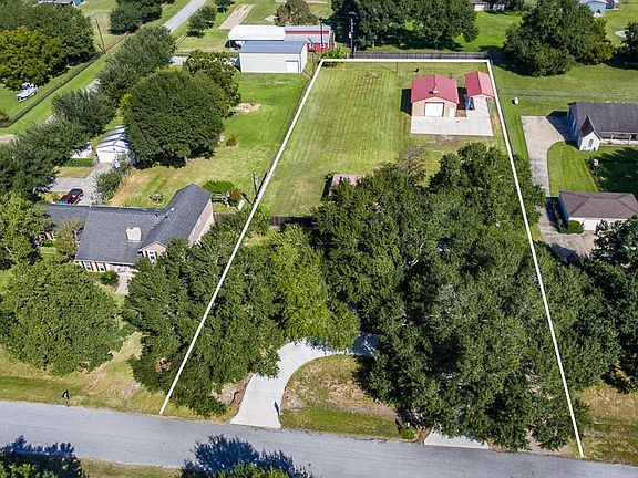 Here s an Aerial Photo showing the size of this property.