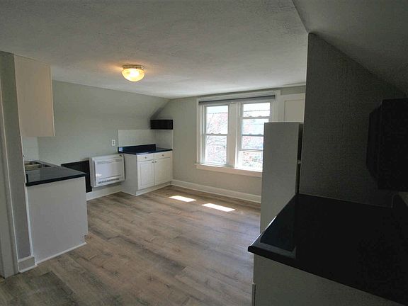 3rd image of 13823 Clifton Blvd APT 3
