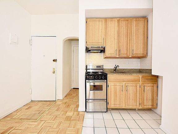 3rd image of 25 Jones St APT 2A