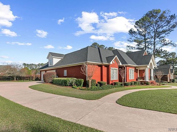 2nd image of 127 Glencoe Way