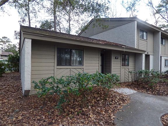 2nd image of 96 Mathews Dr APT 17