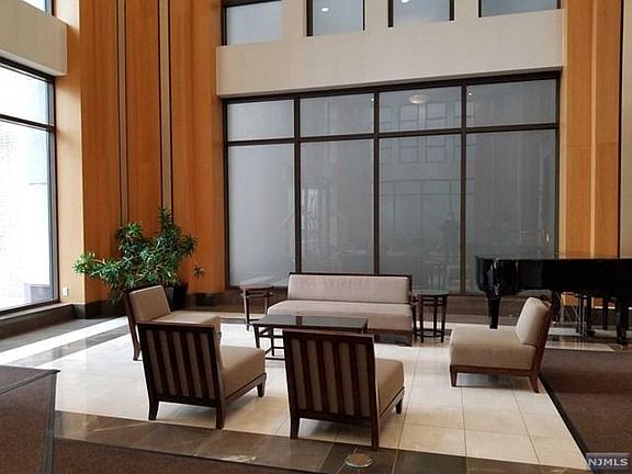 3rd image of 4 Beacon Way APT 204