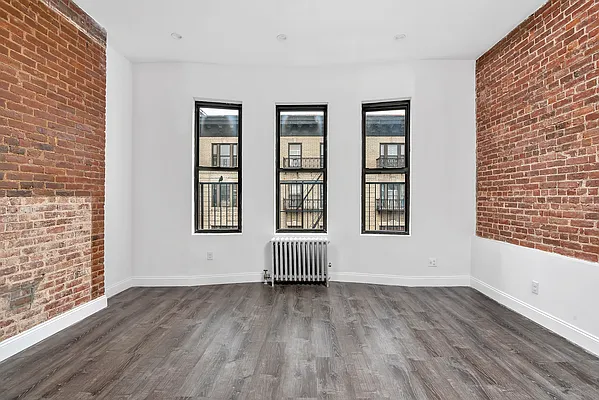 Rented by Imperial Property Advisers | media 19