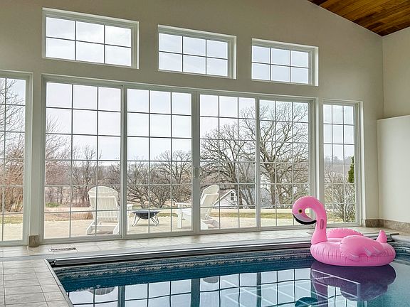 4th image of 6175 Oak Hollow Dr