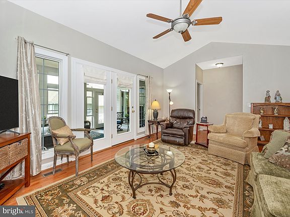 5th image of 11 Keller Ln