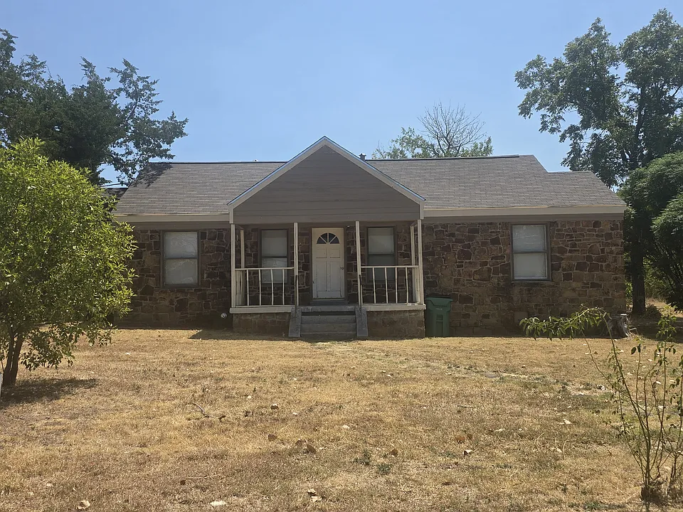 401 Strong St