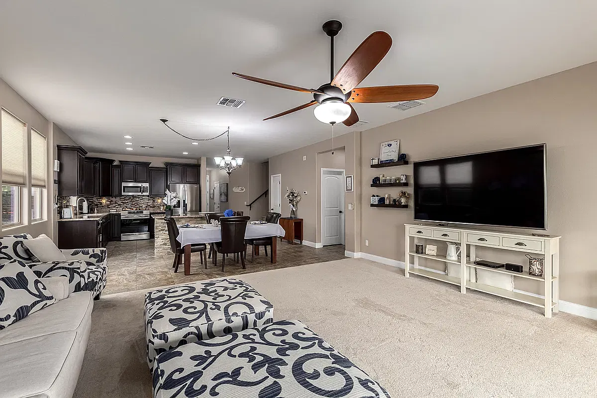 4 bed, 2.5 bath, 3207 sqft, $4,350 — Photo 1