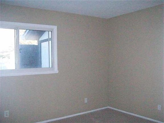 5th image of 225 Laurel Dr #A