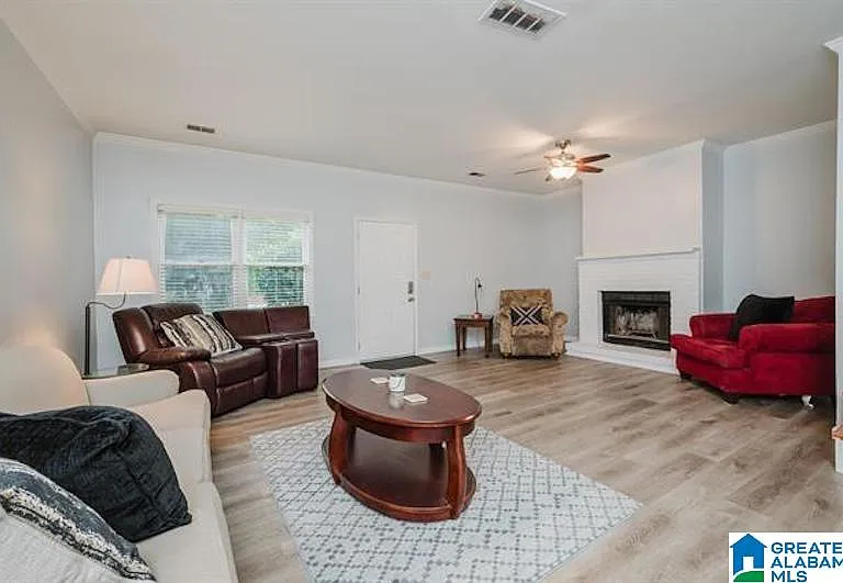 218 Carl Nichols Dr — Photo 2