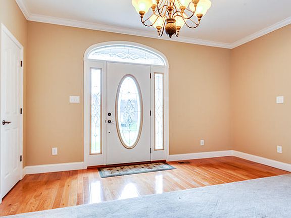 5th image of 7401 Country Meadow Dr
