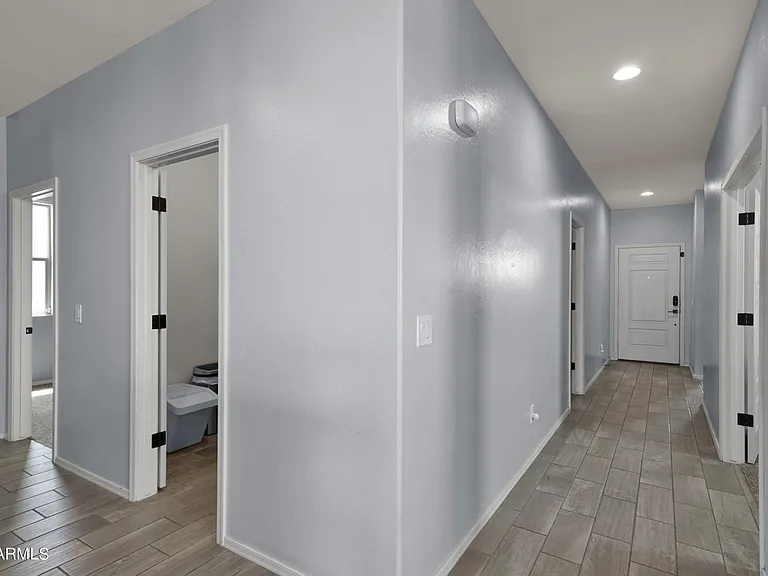 8641 N 61st Dr — Photo 18