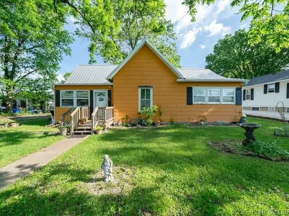 105 W Green St, Versailles, MO 65084