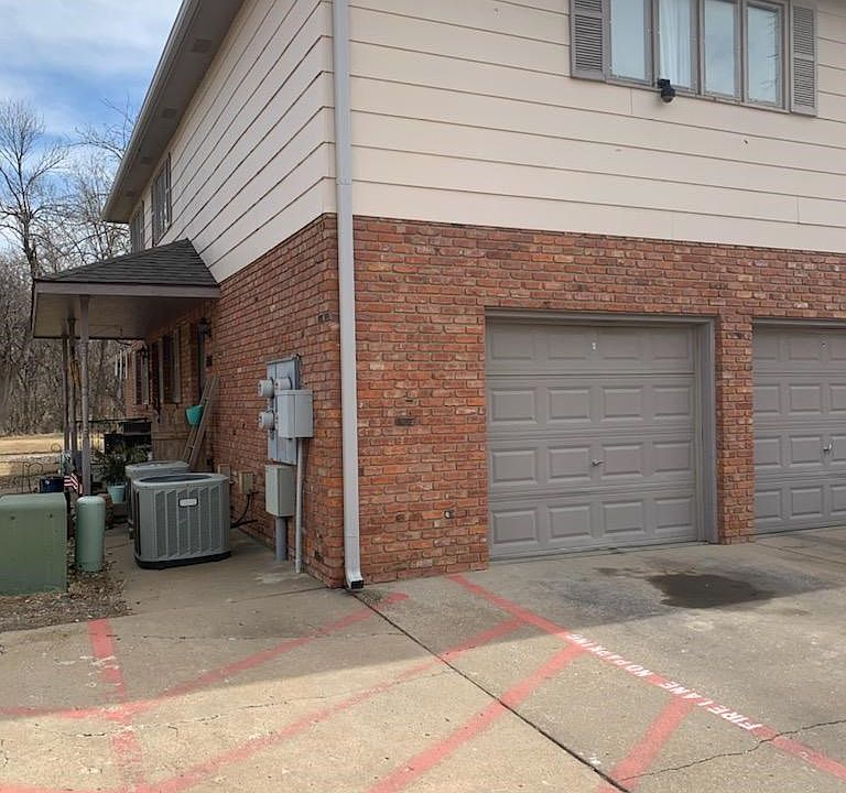 2nd image of 1951J Glendale Rd