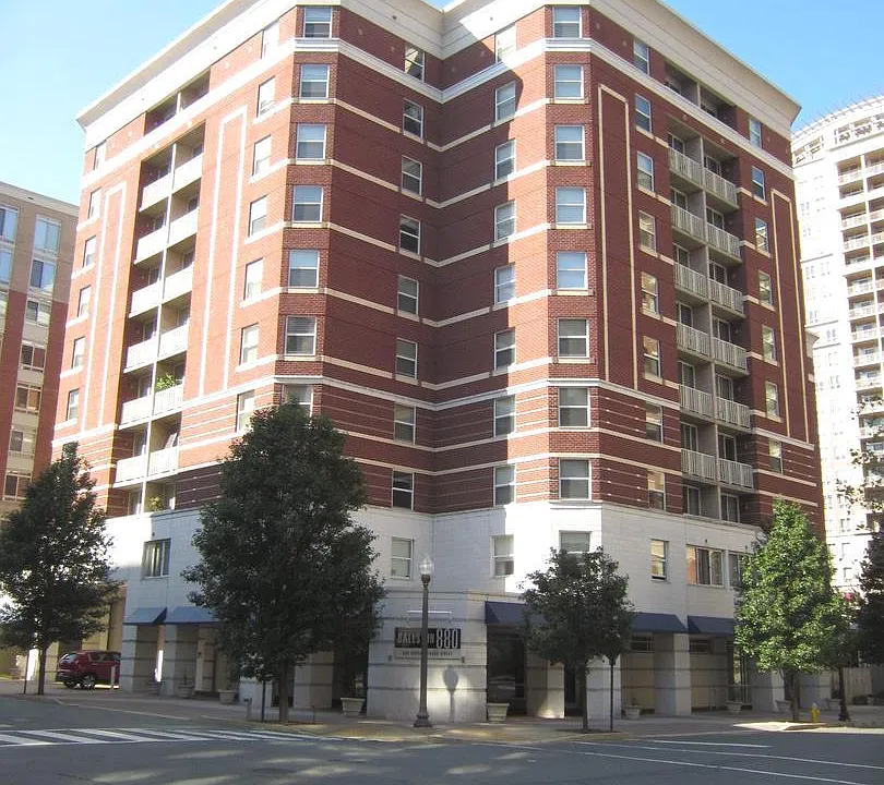 880 N Pollard St #704