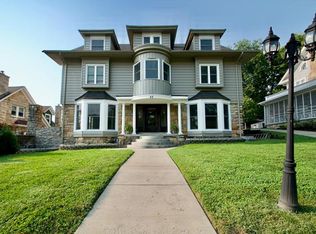 45 E 55th St, Kansas City, MO 64113