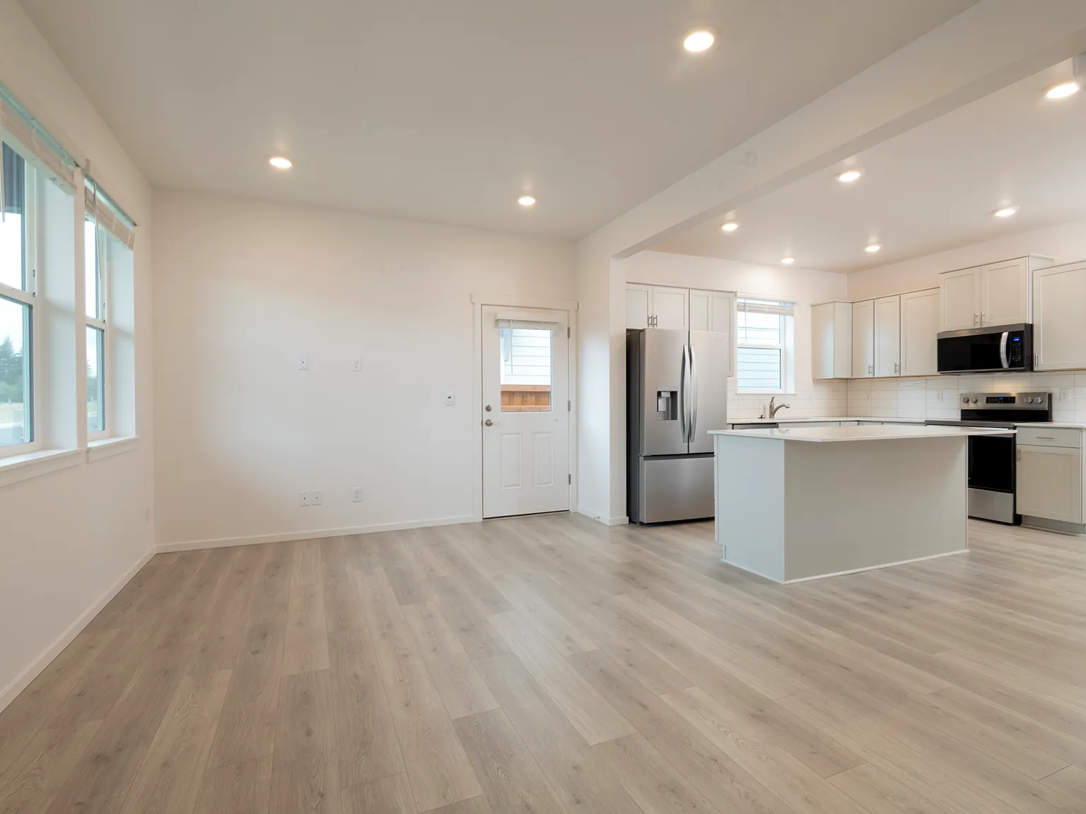 3 bed, 2.5 bath, 1400 sqft, $2,995 — Photo 2