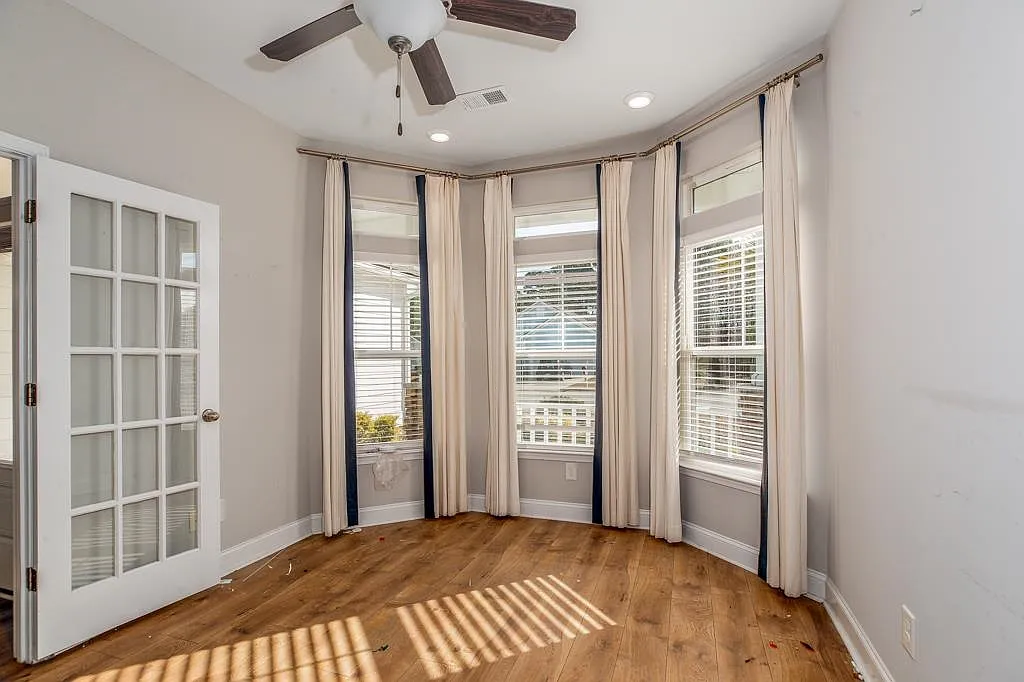 3 bed, 2.0 bath, 2148 sqft, $2,900 — Photo 4