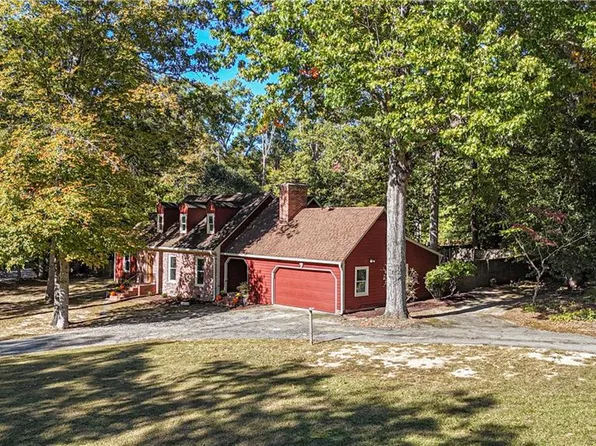 2 Coventry Rd, Williamsburg, VA 23188