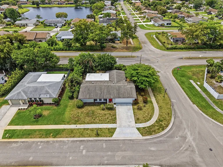 6396 Country Wood Way — Photo 34