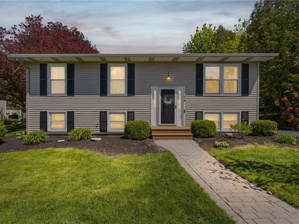 8 Westwood Dr, Auburn, NY 13021