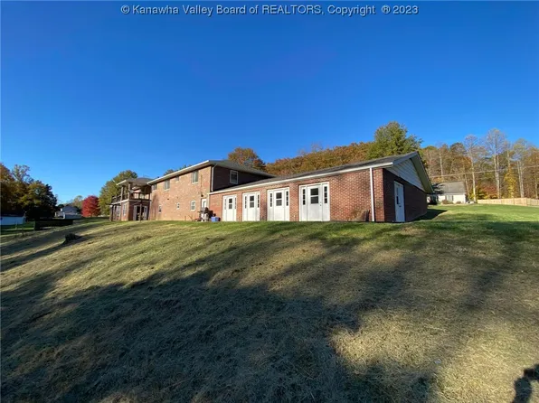 3194 Greenview Rd, South Charleston, WV 25309