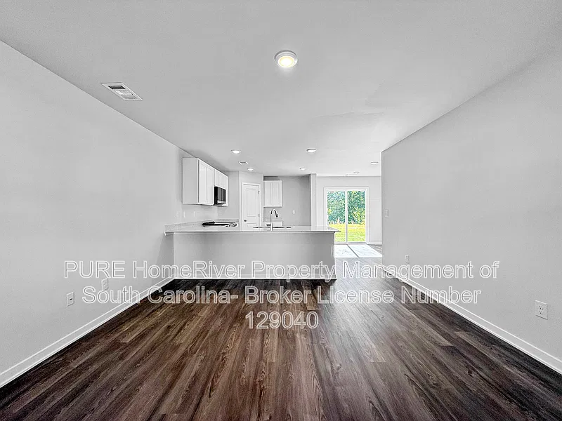 4 bed, 3.0 bath, 1774 sqft, $2,045 — Photo 3