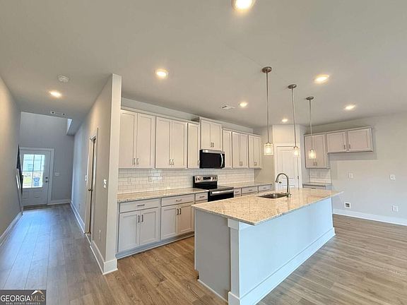 4th image of 79 Maple Trl