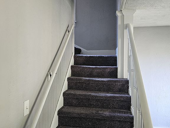 5th image of 33 Glenwood Blvd