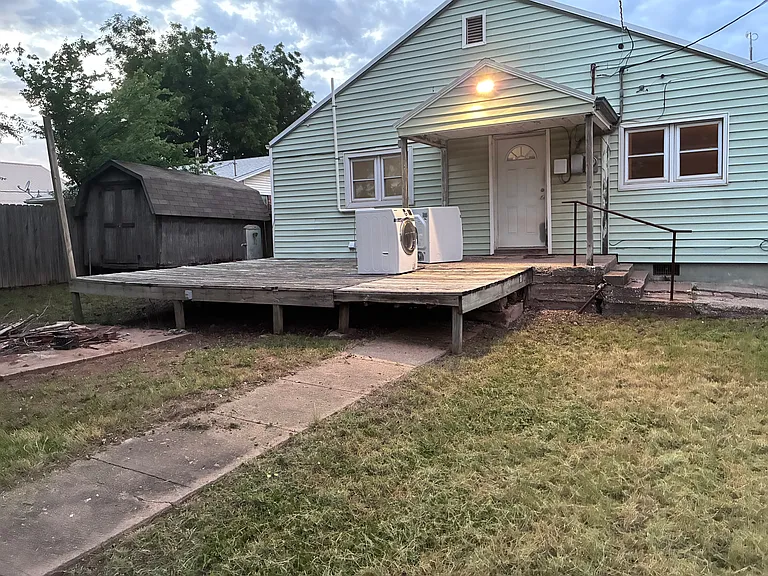 115 W Main St — Photo 4